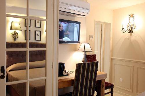 Hotel Saint-Louis Marais, Paris