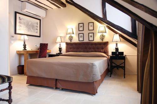 Hotel Saint-Louis Marais, Paris