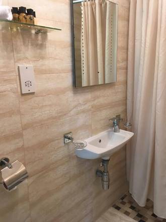 George Hotel, London
