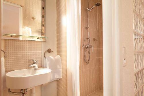 H&ocirc;tel Londres Saint Honor&eacute;, Paris