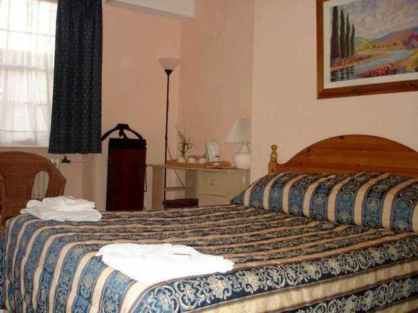 George Hotel, London