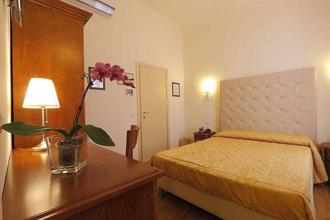 Hotel Bretagna, Florence