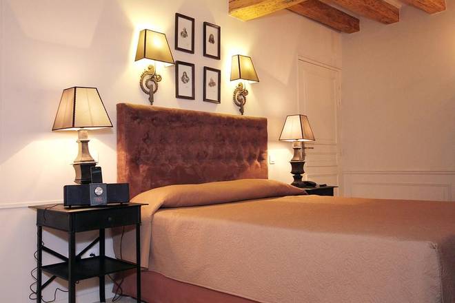 Hotel Saint-Louis Marais, Paris