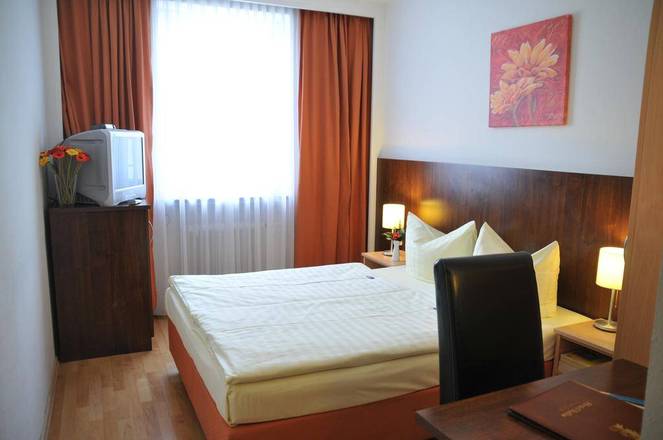 Hotel Italia, Munich