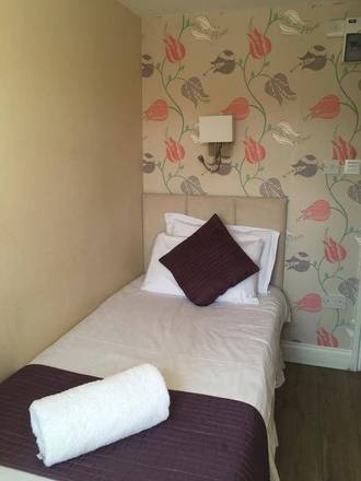 George Hotel, London