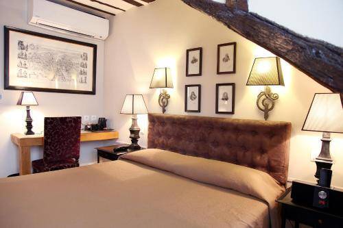 Hotel Saint-Louis Marais, Paris