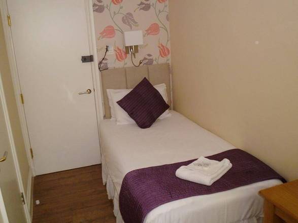 George Hotel, London