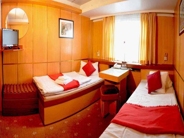 Botel Albatros, Prague