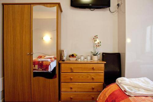 Lord Kensington Hotel, London