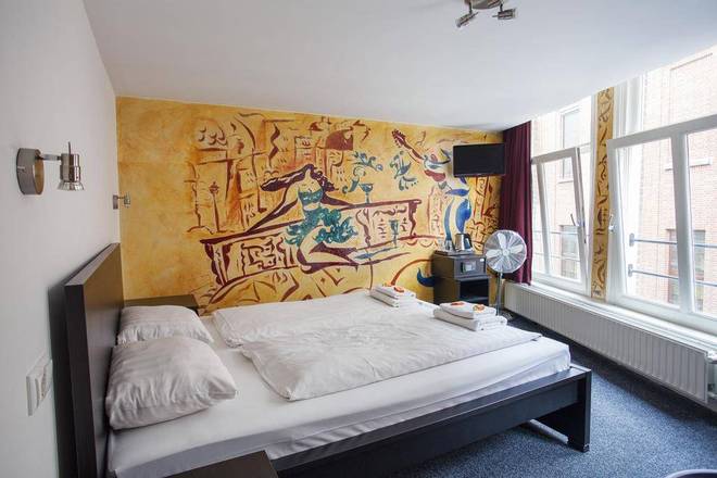 St. Christopher's at the Winston, Amsterdam