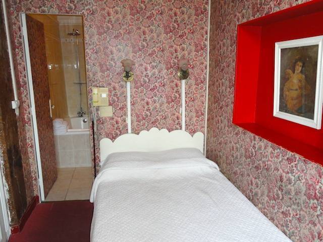 Hotel Esmeralda Paris Review By Euroo Hotel Esmeralda Paris
