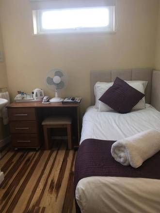 George Hotel, London