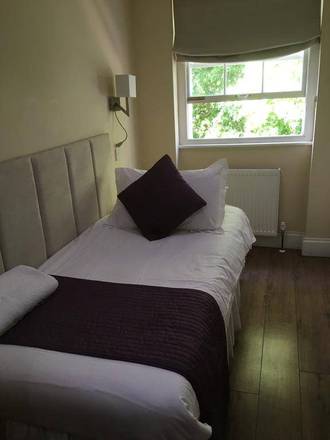 George Hotel, London