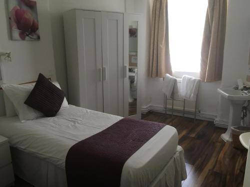 George Hotel, London