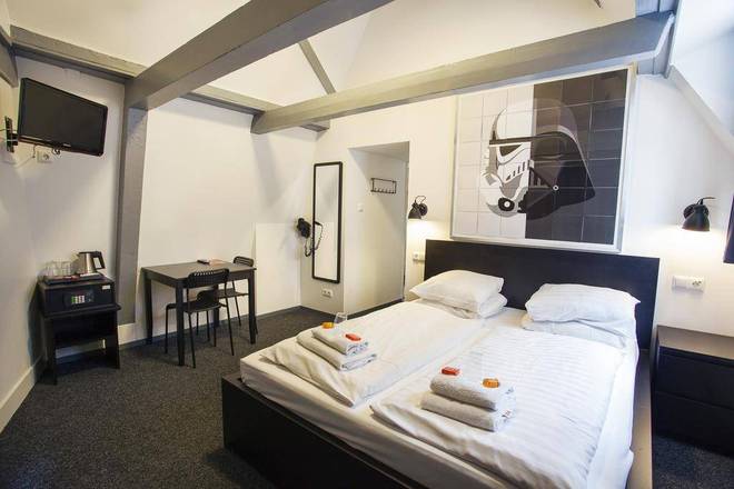 St. Christopher's at the Winston, Amsterdam