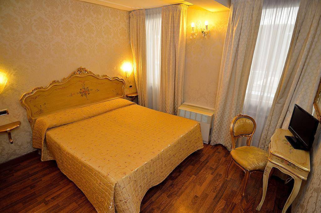 Hotel Noemi, Venice Review by EuroCheapo