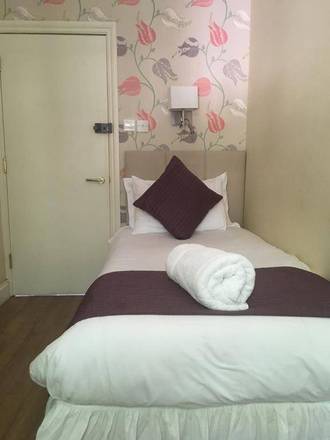 George Hotel, London