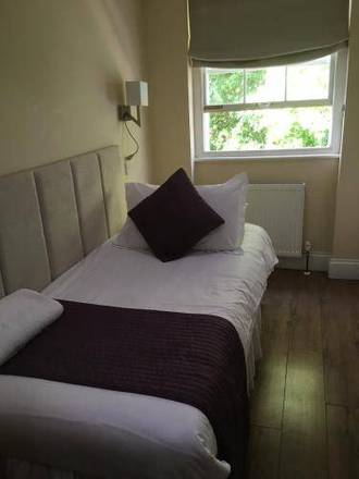 George Hotel, London